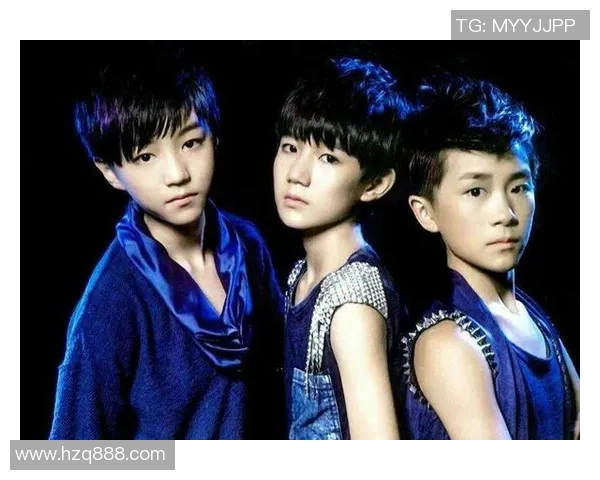 足球校队的成长之路：从青涩少年到校园荣耀的奋斗历程